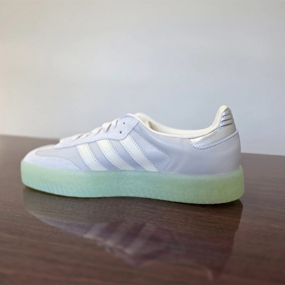 adidas Originals [7.5] Women’s Sambae Sneakers Gray/White/Silver JI3071